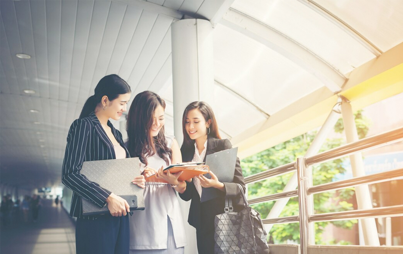 人才是企業(yè)核心競(jìng)爭(zhēng)力的重要組成部分，集團(tuán)致力于為員工提供優(yōu)越的職業(yè)發(fā)展通道，搭建一個(gè)充滿活力、公平競(jìng)爭(zhēng)的工作平臺(tái)。